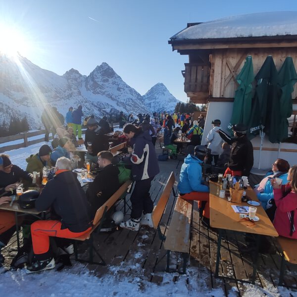 Foto von relaxenden Skifahrern