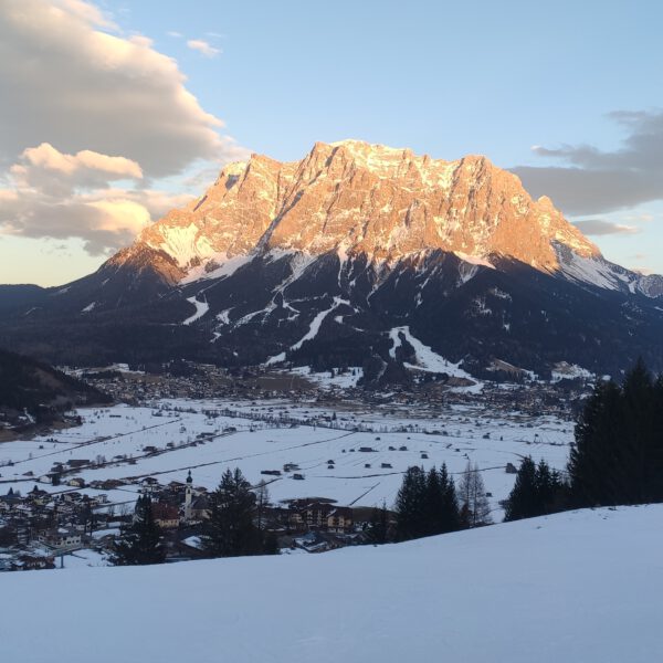 Foto vom Wettersteingebirge in der untergehenden Sonne