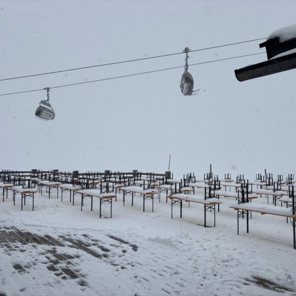 Bergstation-im-Schnee