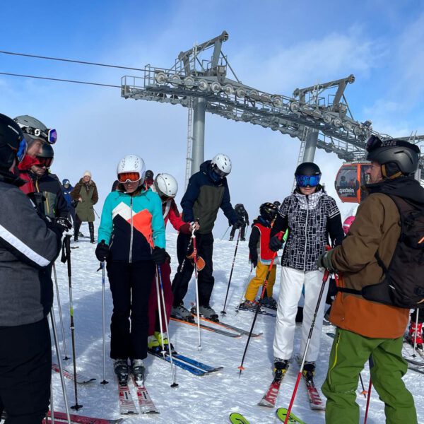 Gruppe am Lift