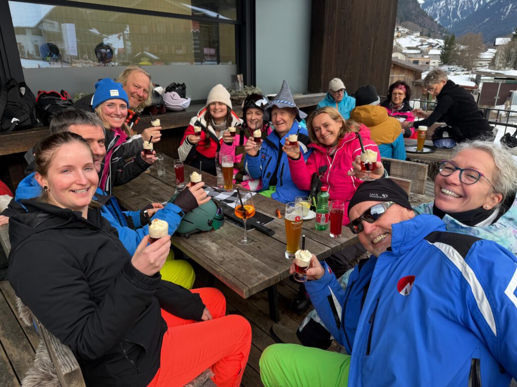 Gruppe beim Après Ski