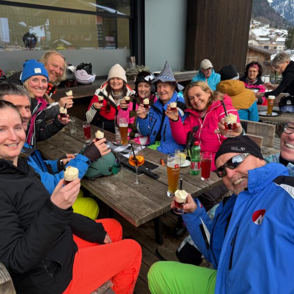 Gruppe beim Après Ski
