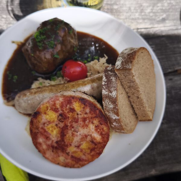Wildplatte (Saumagen, Wildbratwurst, Hackbraten)